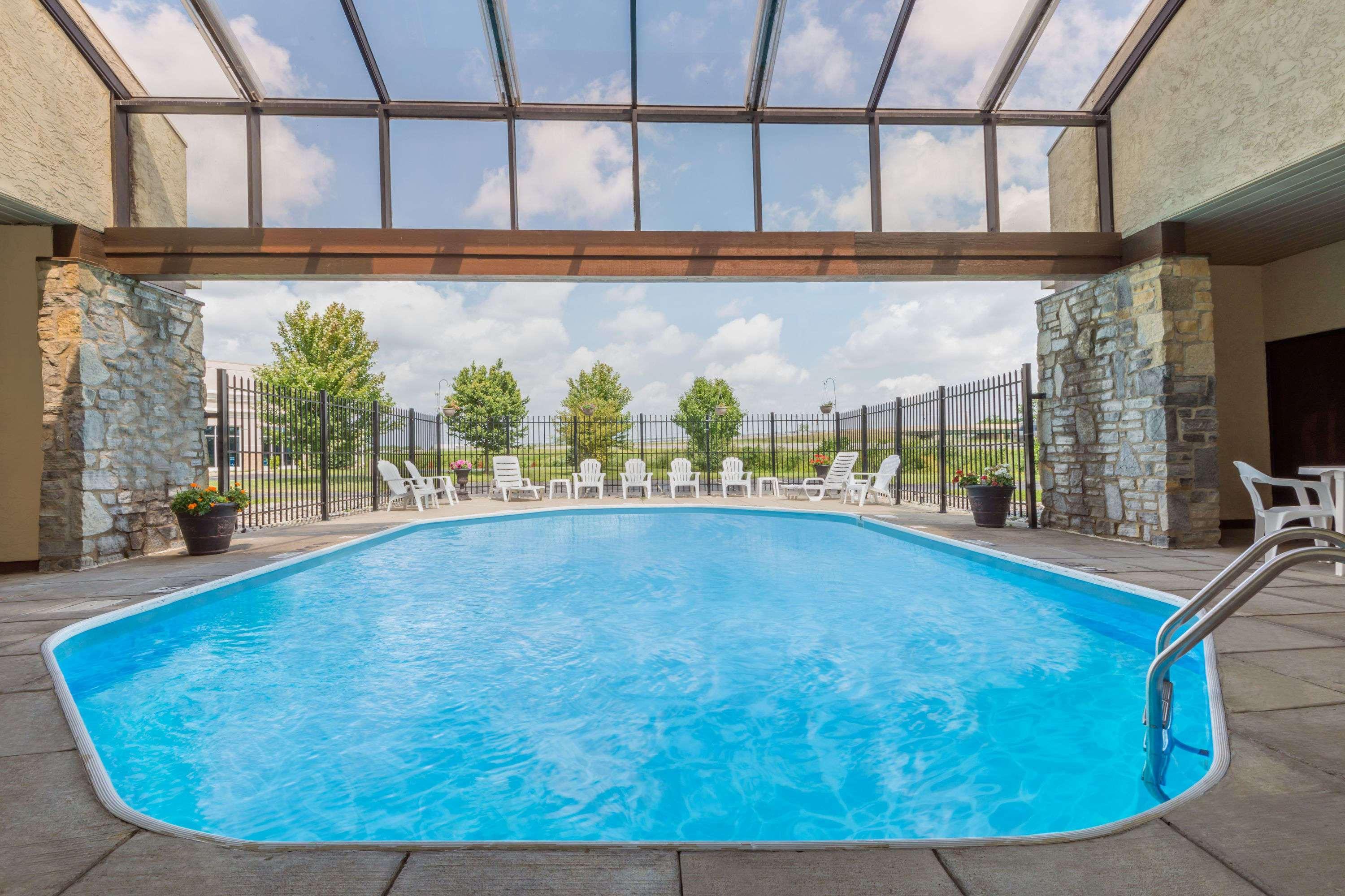 Days Inn By Wyndham Maumee/Toledo Buitenkant foto