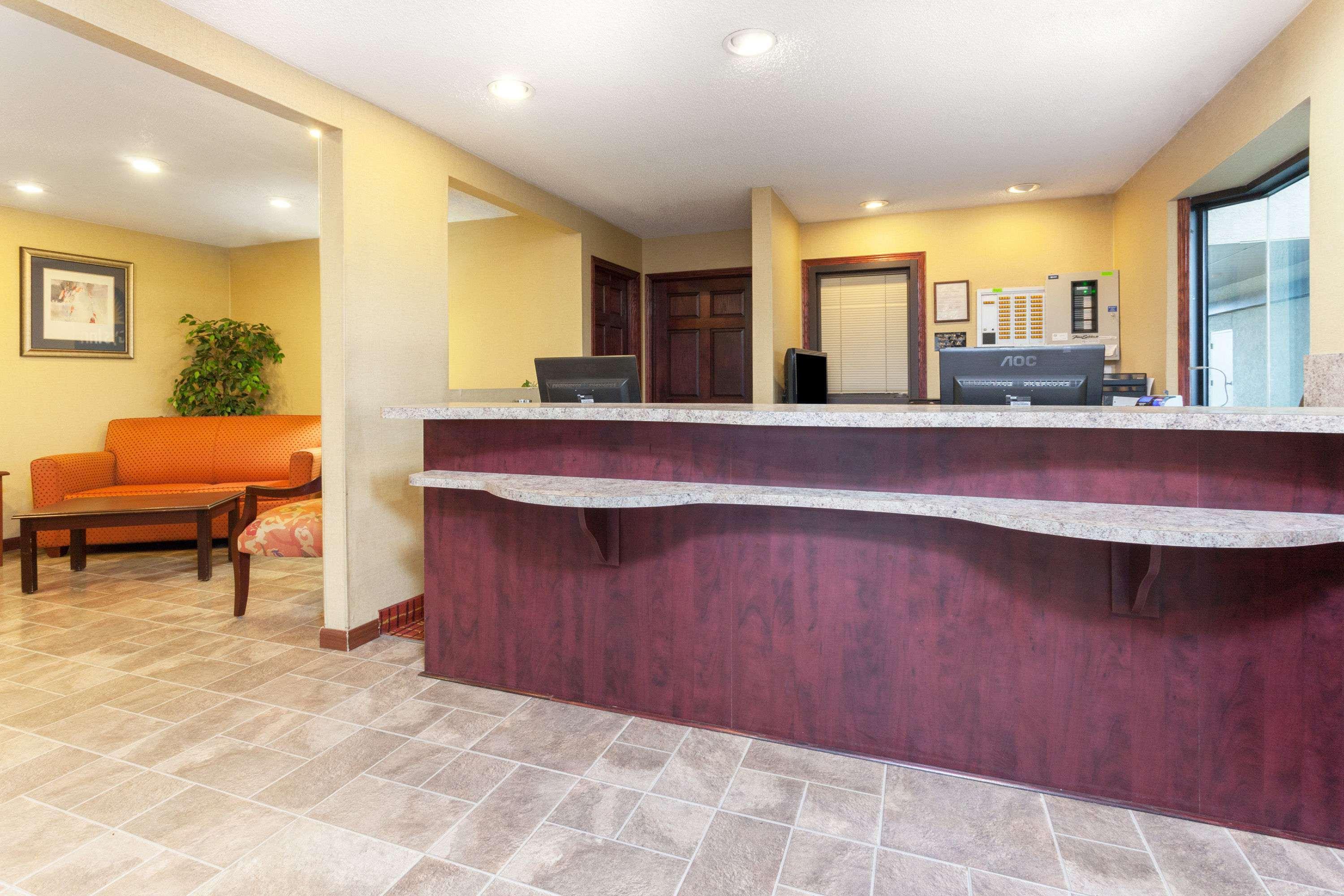 Days Inn By Wyndham Maumee/Toledo Buitenkant foto