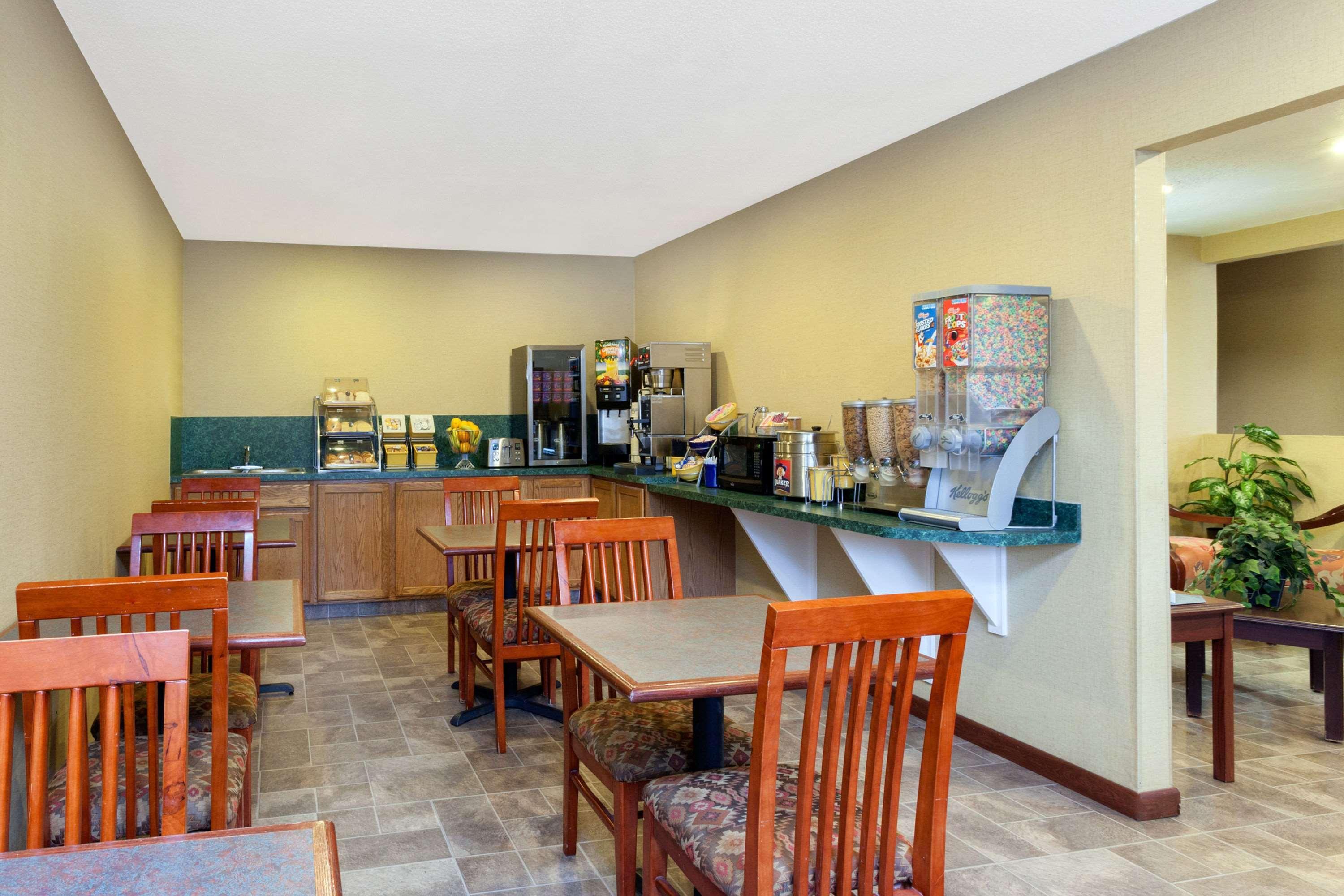 Days Inn By Wyndham Maumee/Toledo Buitenkant foto