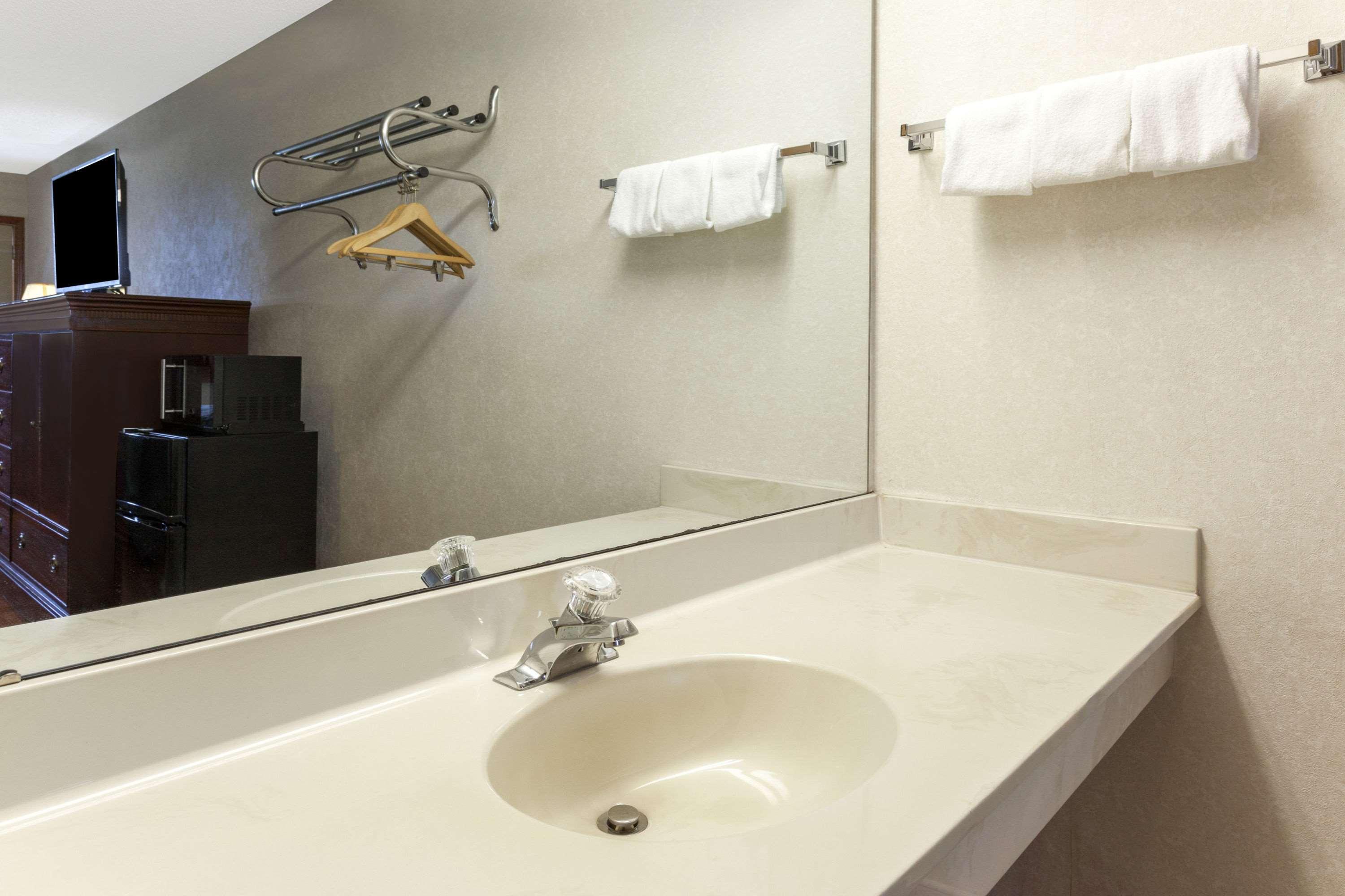 Days Inn By Wyndham Maumee/Toledo Buitenkant foto