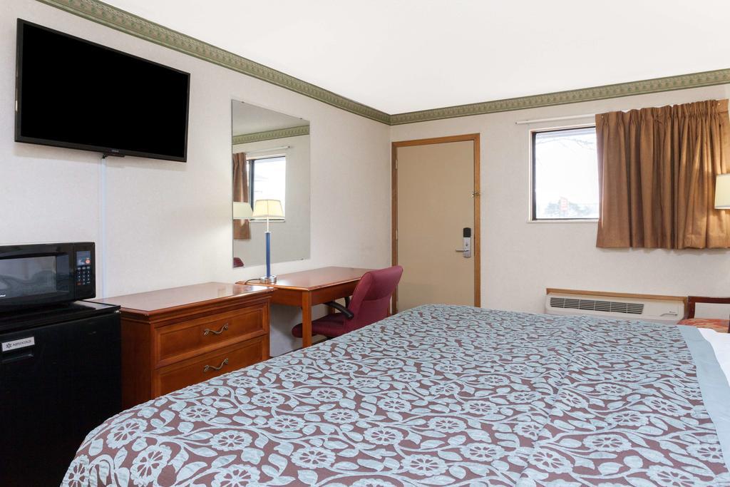 Days Inn By Wyndham Maumee/Toledo Buitenkant foto