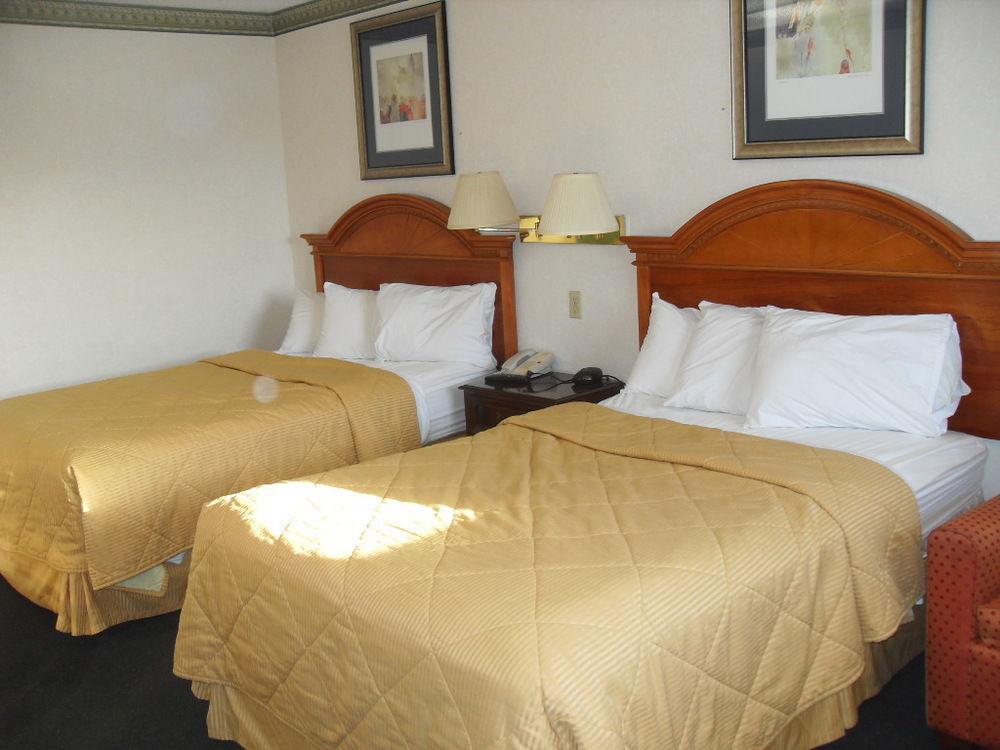 Days Inn By Wyndham Maumee/Toledo Buitenkant foto