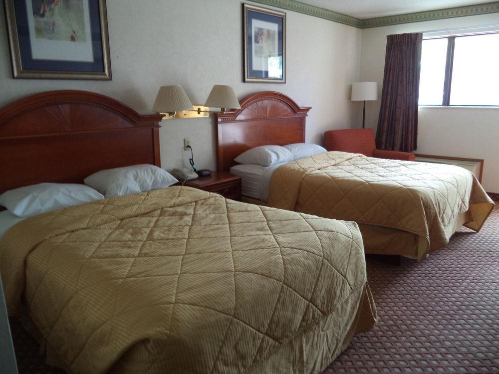 Days Inn By Wyndham Maumee/Toledo Buitenkant foto