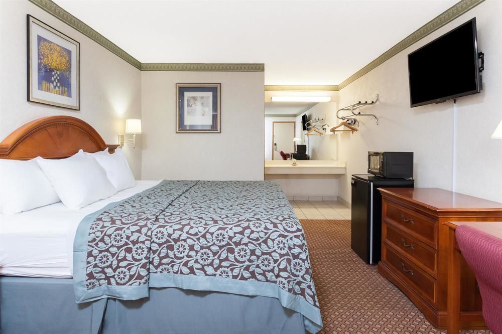 Days Inn By Wyndham Maumee/Toledo Buitenkant foto