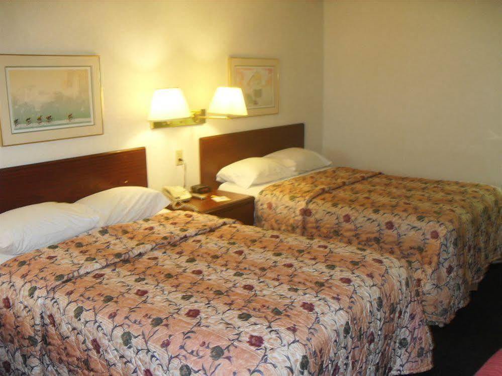 Days Inn By Wyndham Maumee/Toledo Buitenkant foto