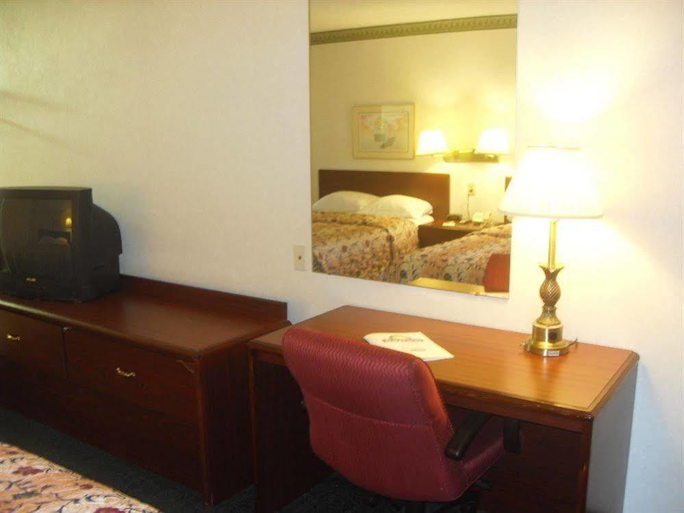 Days Inn By Wyndham Maumee/Toledo Buitenkant foto