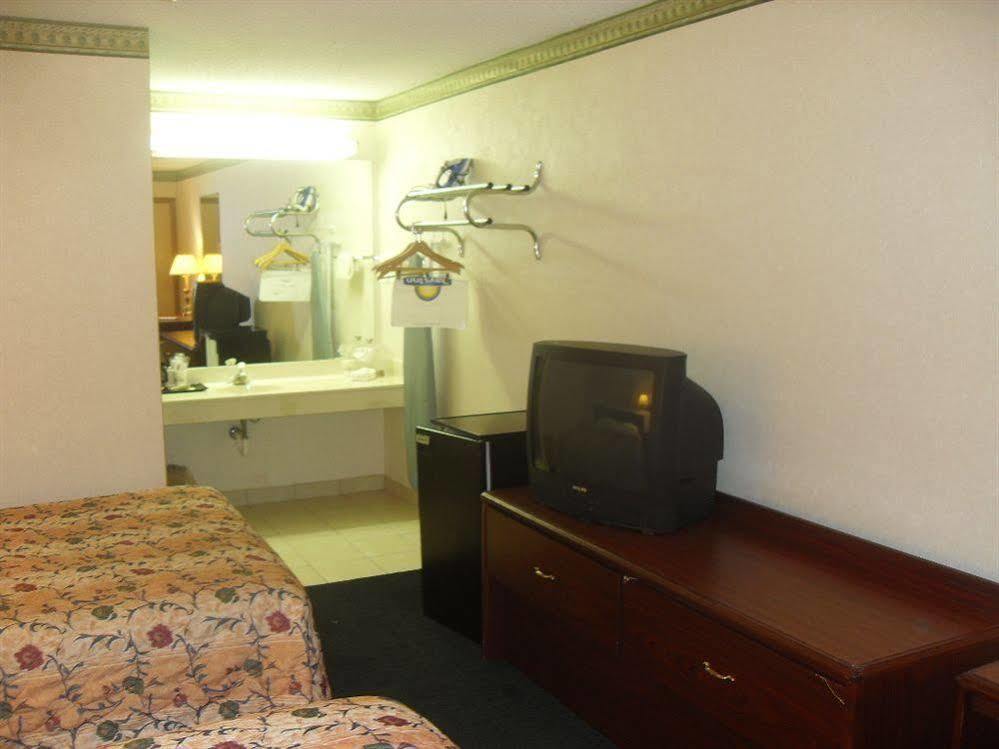 Days Inn By Wyndham Maumee/Toledo Buitenkant foto