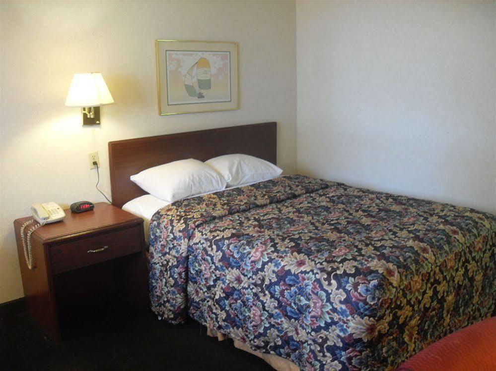 Days Inn By Wyndham Maumee/Toledo Buitenkant foto