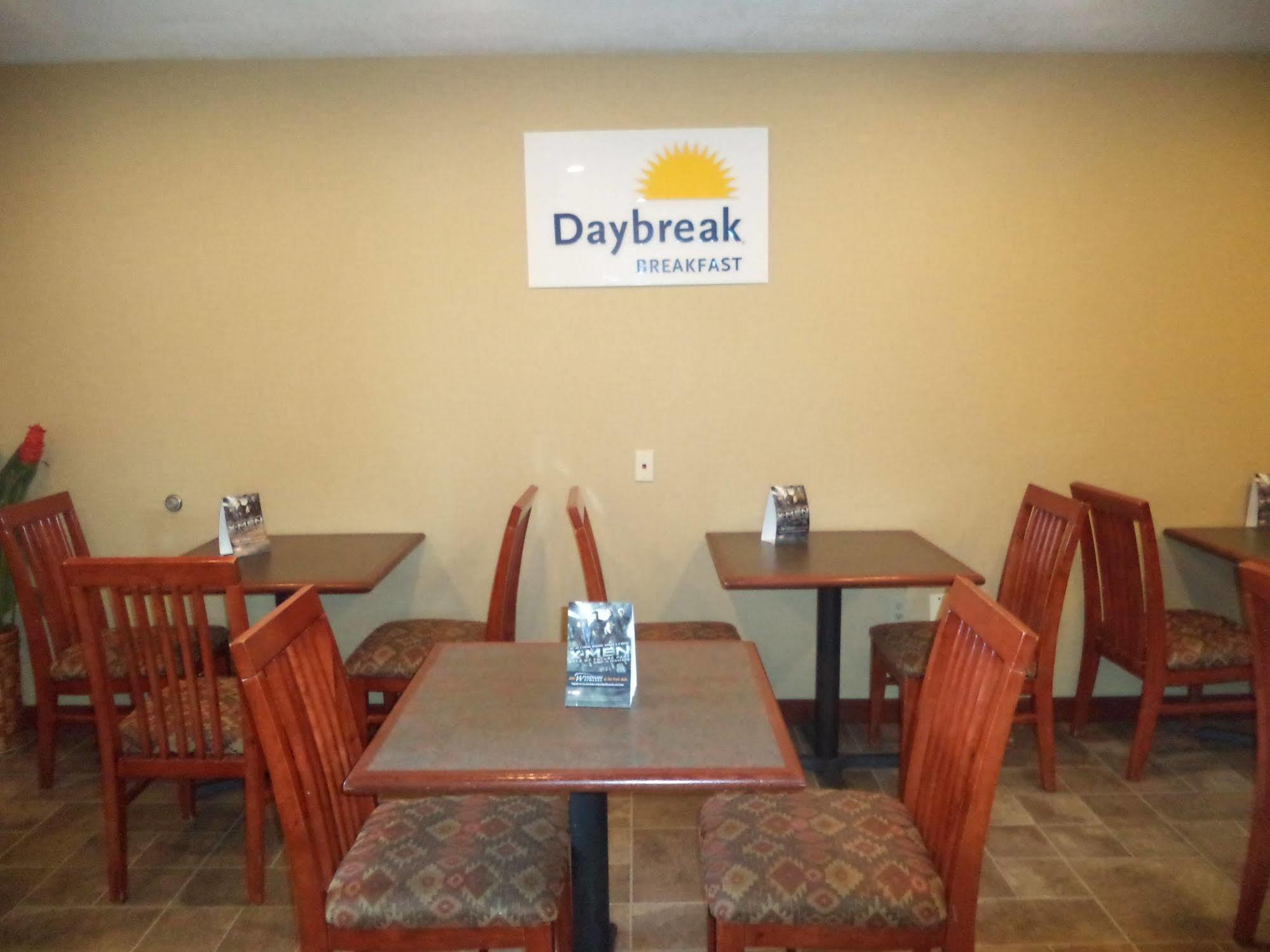 Days Inn By Wyndham Maumee/Toledo Buitenkant foto
