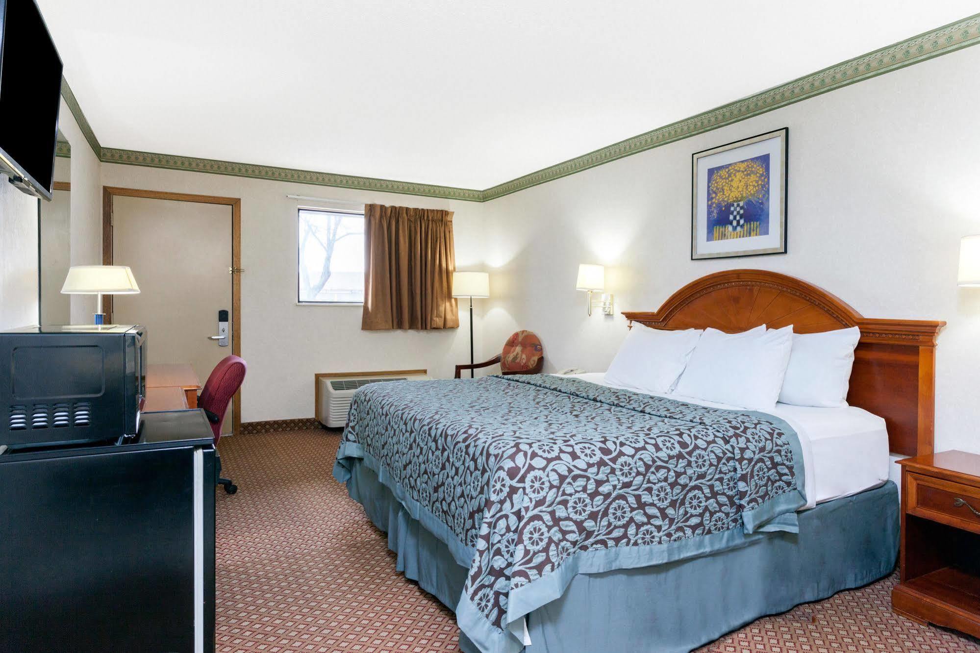 Days Inn By Wyndham Maumee/Toledo Buitenkant foto
