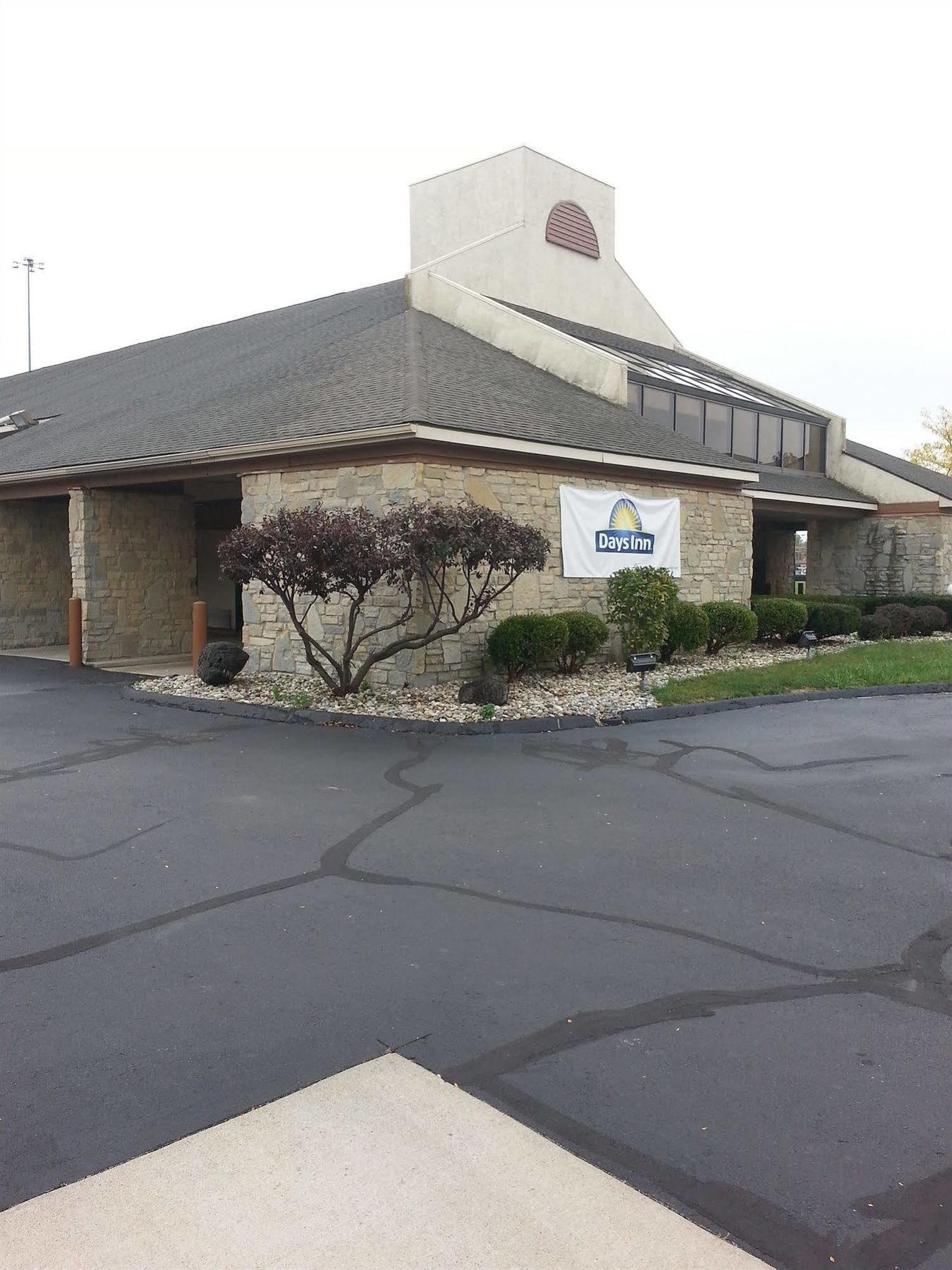 Days Inn By Wyndham Maumee/Toledo Buitenkant foto