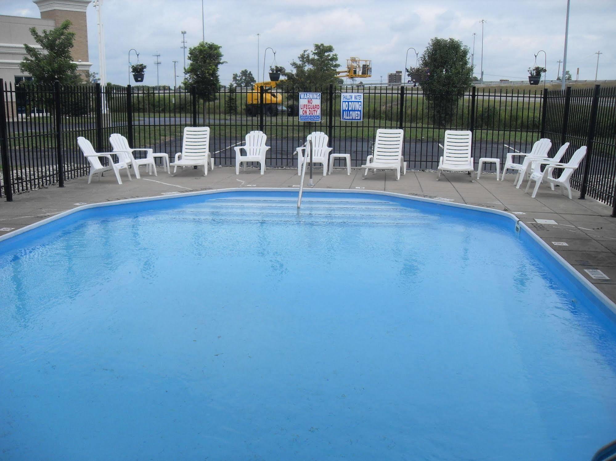 Days Inn By Wyndham Maumee/Toledo Buitenkant foto