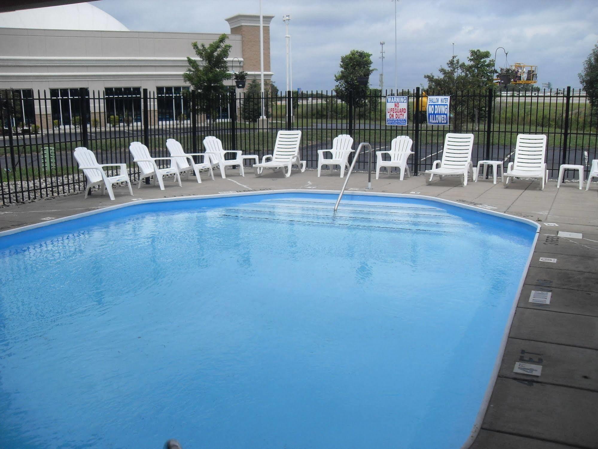 Days Inn By Wyndham Maumee/Toledo Buitenkant foto