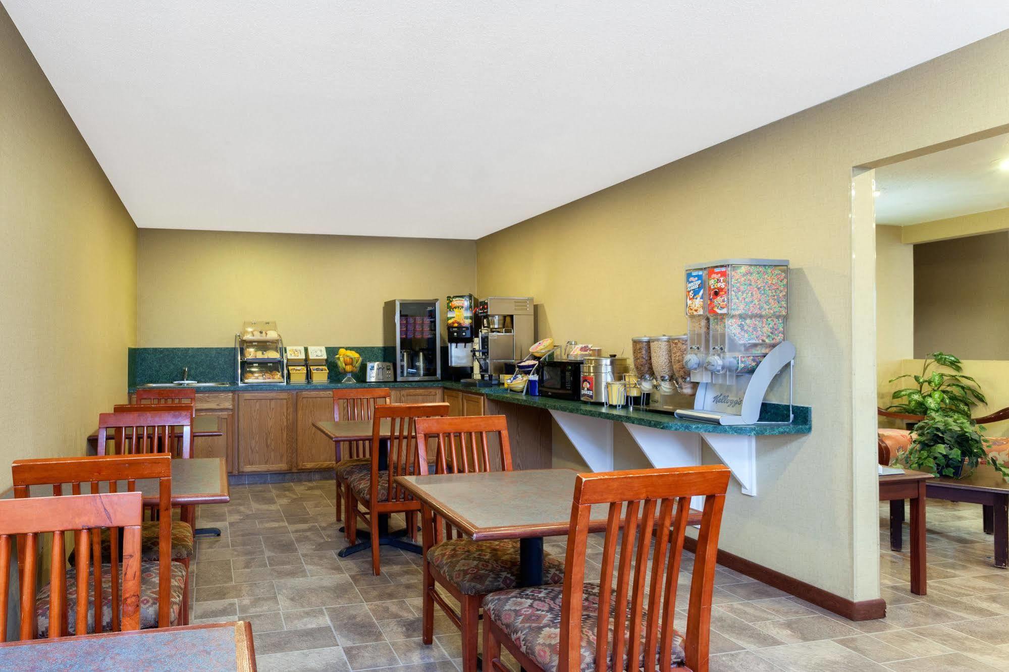 Days Inn By Wyndham Maumee/Toledo Buitenkant foto